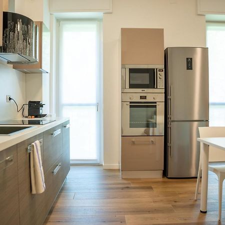 ミラノ15Min Metro Duomo - Rho Fiera - Skyscraper Kitchenアパートメント エクステリア 写真